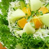緑いっぱいのフルーツサラダ♪（メロン＆オレンジ他）